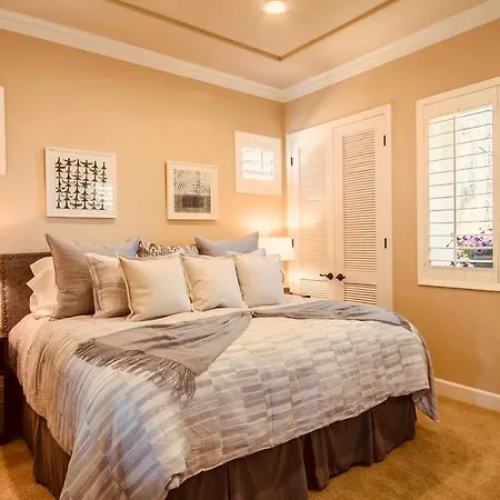Gentle Breeze - Six Bedroom House